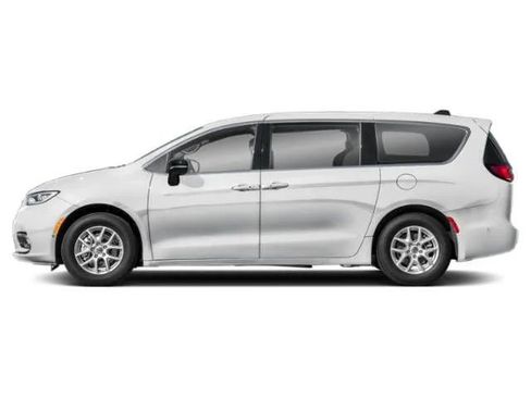 Used 2025 Chrysler Pacifica Select image 3