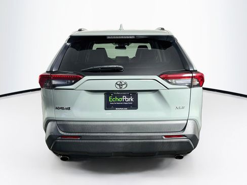 Used 2019 Toyota RAV4 XLE Premium w/ Cold Weather Package FWD image 7