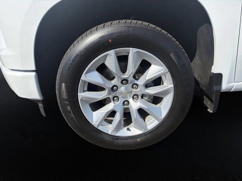 Certified 2024 Chevrolet Silverado 1500 Custom RWD image 9