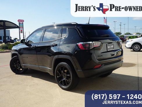 Used 2023 Jeep Compass Latitude w/ Convenience Group AWD/4WD image 2