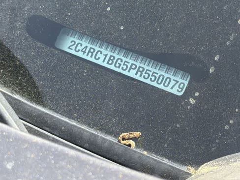 Used 2023 Chrysler Pacifica Touring-L FWD image 27
