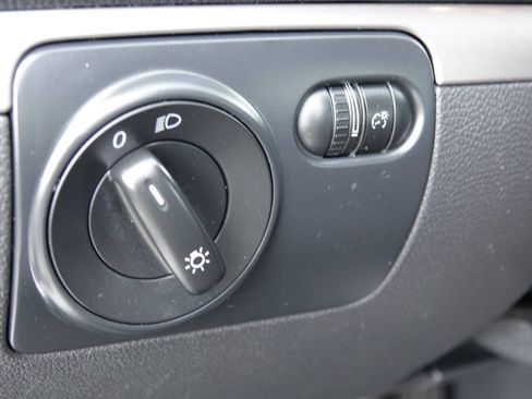Used 2010 Volkswagen Jetta Limited Edition FWD image 74