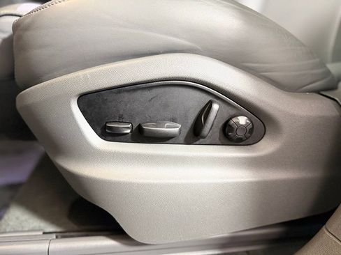 Used 2023 Porsche Cayenne S Platinum w/ Premium Package Plus image 18