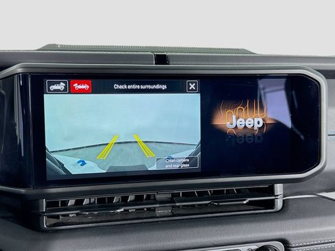 Used 2024 Jeep Wrangler High Altitude AWD/4WD image 25
