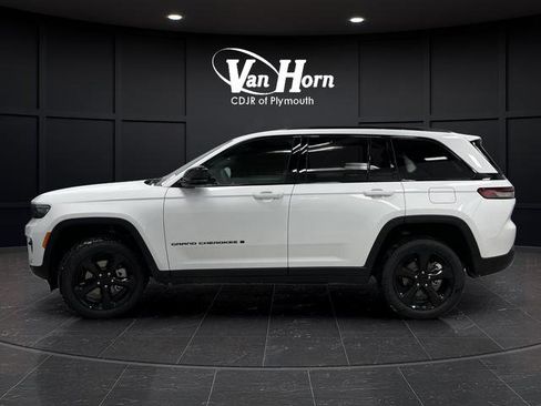 New 2025 Jeep Grand Cherokee Limited w/ Black Appearance Package image 13
