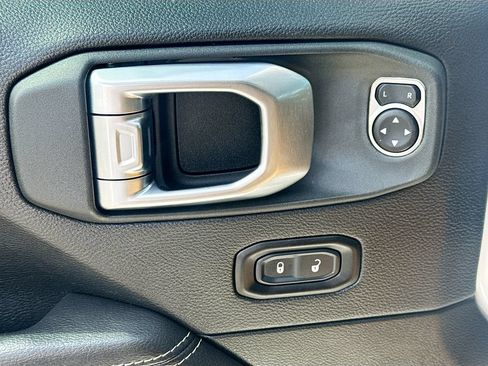 Used 2023 Jeep Wrangler Unlimited Sahara w/ LED Lighting Group AWD/4WD image 19