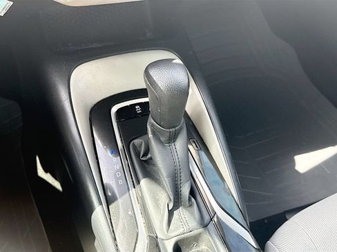 Used 2020 Toyota Corolla LE FWD image 17