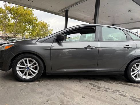 Used 2018 Ford Focus SE image 6