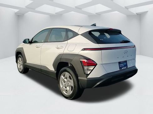 Certified 2025 Hyundai Kona SE image 8