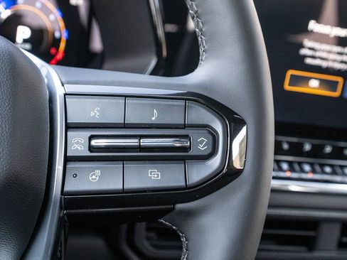 New 2025 Chevrolet Colorado LT w/ LT Convenience Package image 17