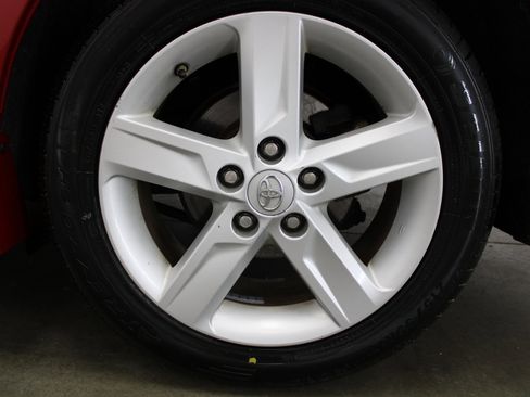 Used 2014 Toyota Camry SE image 8