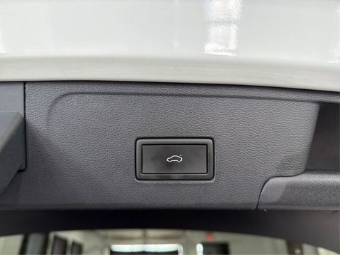 Used 2022 Volkswagen Atlas Cross Sport SE image 14