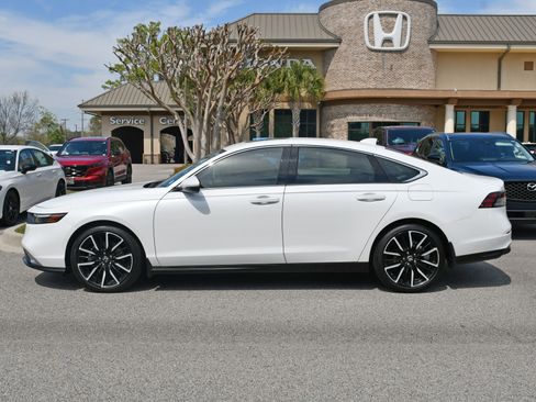 Used 2024 Honda Accord Touring image 2