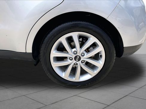 Used 2018 Kia Soul + FWD image 11