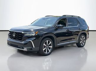 Used 2025 Honda Pilot Touring video 2
