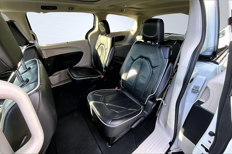 Used 2024 Chrysler Pacifica Limited FWD image 27