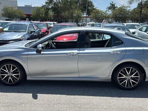 Used 2023 Toyota Camry XLE FWD image 4