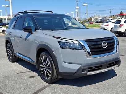 Used 2025 Nissan Pathfinder Platinum w/ Cargo Package