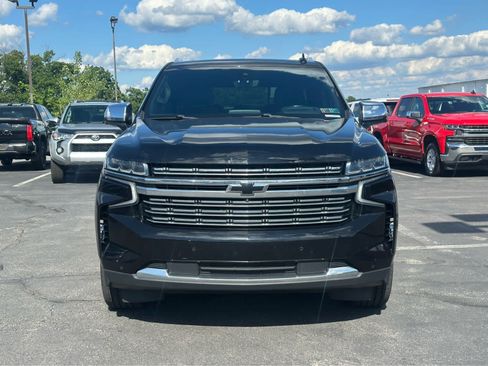 Used 2021 Chevrolet Suburban Premier w/ Premium Package AWD/4WD image 2