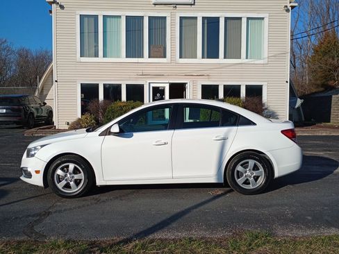 Used 2016 Chevrolet Cruze LT image 2