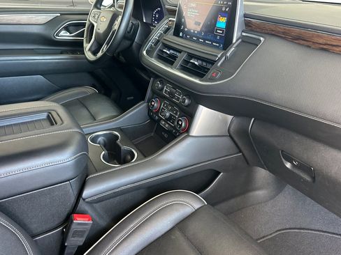Used 2023 Chevrolet Suburban Premier AWD/4WD image 17