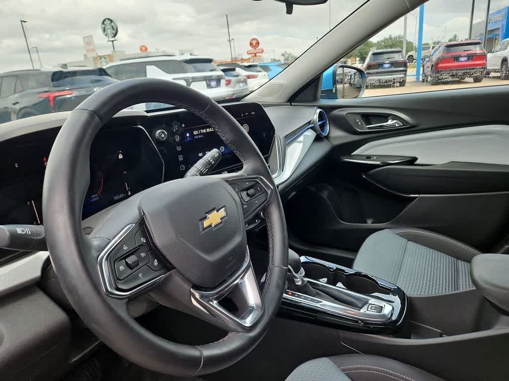 Used 2025 Chevrolet Trax LT w/ Driver Confidence Package FWD image 10