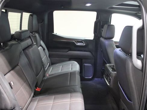 Used 2023 Chevrolet Silverado 1500 High Country w/ High Country Premium Package AWD/4WD image 31