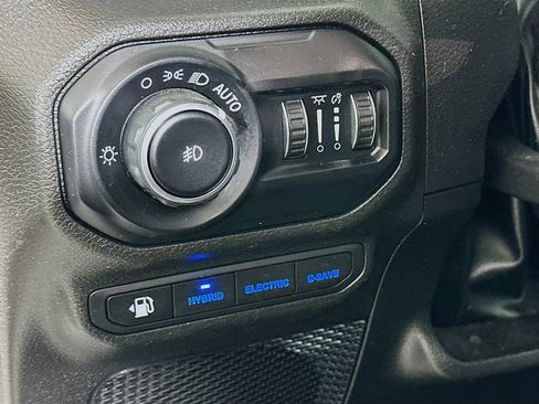 Used 2022 Jeep Wrangler Unlimited Sahara w/ Cold Weather Group image 12