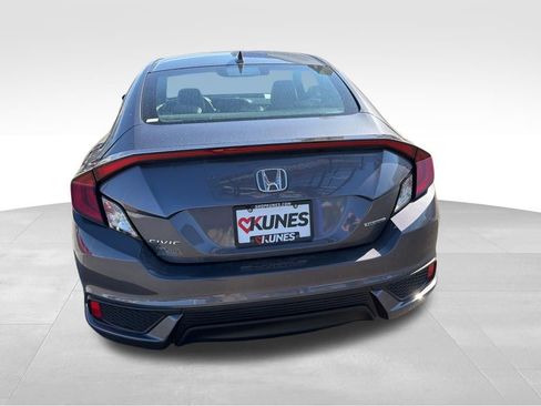 Used 2018 Honda Civic Touring image 7
