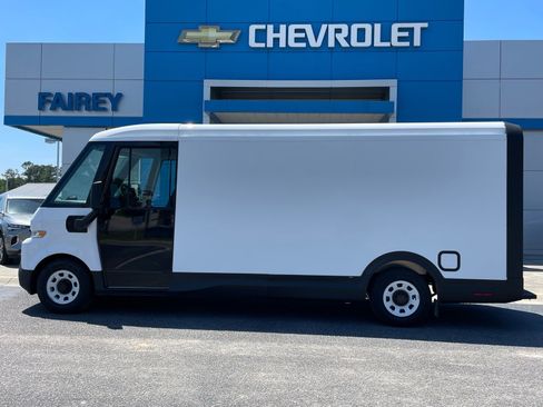Used 2024 Chevrolet Brightdrop 600 w/ Commercial Equipment Package AWD/4WD image 2