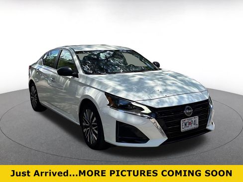 Used 2025 Nissan Altima 2.5 SV FWD image 1