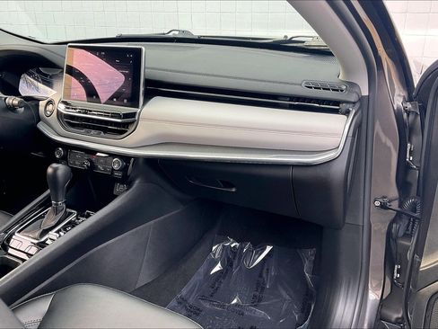 Used 2022 Jeep Compass Limited image 21