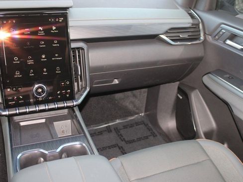 Used 2026 GMC Acadia AT4 AWD/4WD image 29