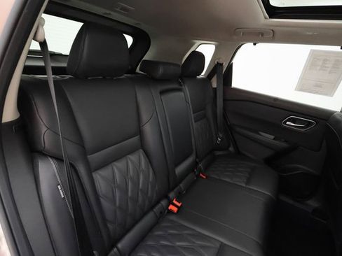 Used 2022 Nissan Rogue Platinum w/ Head-Up Display Package image 22