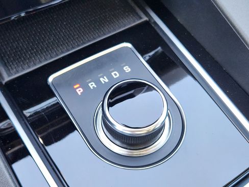 Used 2019 Jaguar F-PACE Premium image 15