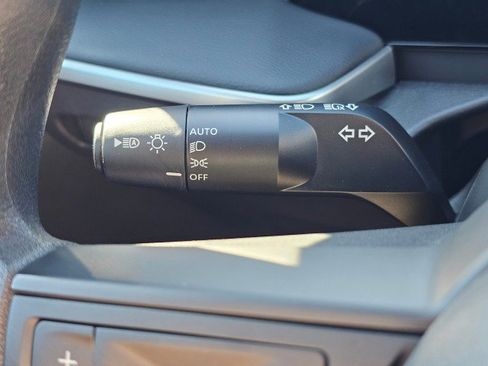 Used 2025 Nissan Kicks S AWD/4WD image 36