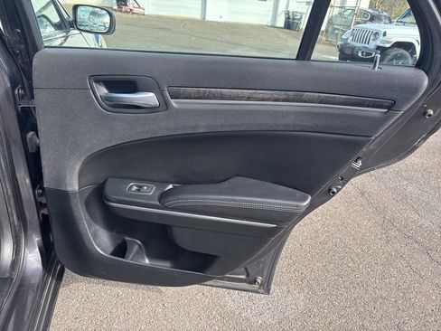 Used 2018 Chrysler 300 Limited w/ Safetytec Plus Group image 16