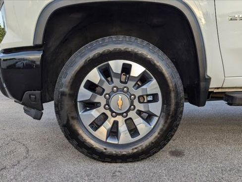 Used 2025 Chevrolet Silverado 2500 Custom w/ Custom Value Package image 27