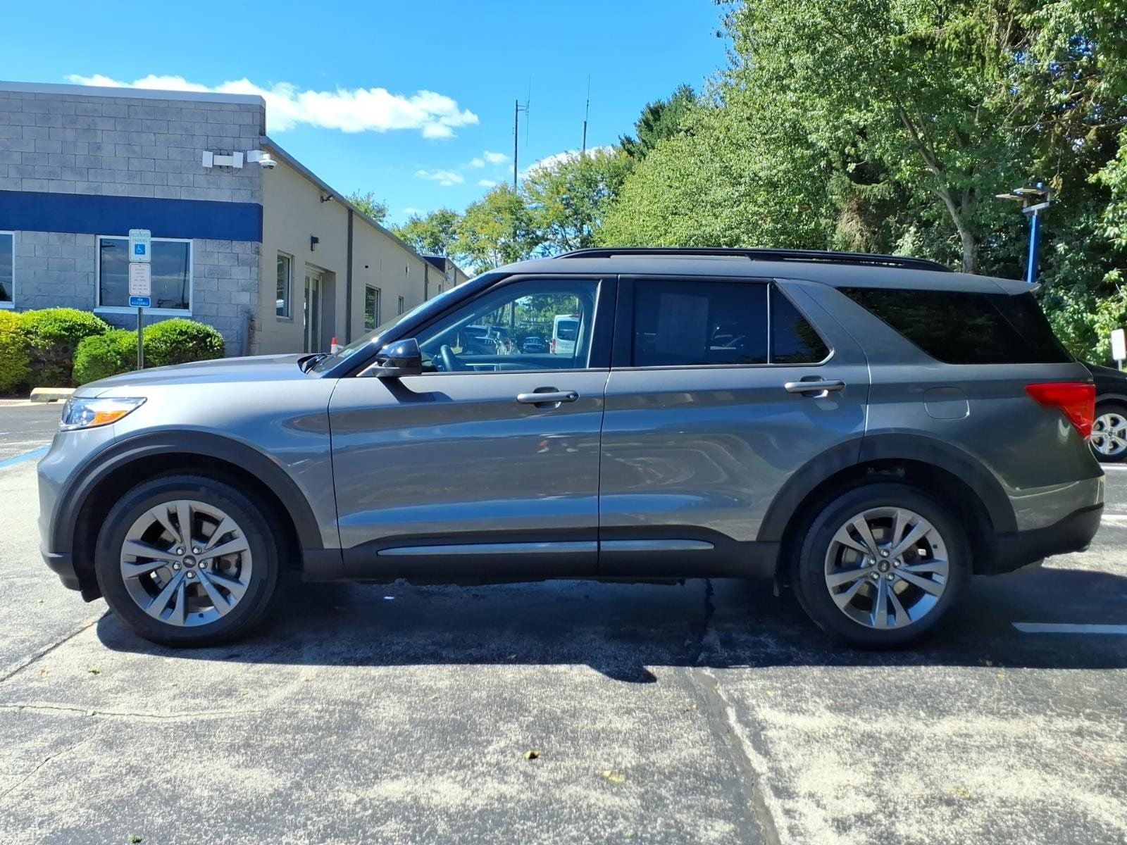 Certified 2023 Ford Explorer XLT w/ Equipment Group 202A AWD/4WD image 7