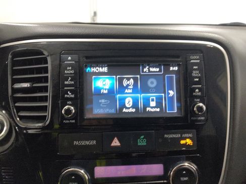 Used 2016 Mitsubishi Outlander SE image 25