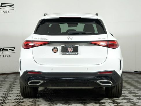 Used 2025 Mercedes-Benz GLC 350e 4MATIC image 4
