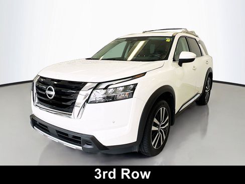 Used 2024 Nissan Pathfinder Platinum w/ Cargo Package FWD image 4