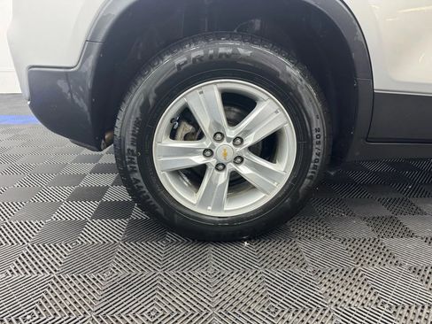 Used 2018 Chevrolet Trax LS AWD/4WD image 3
