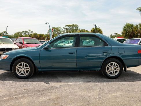 Used 2000 Toyota Camry LE FWD image 3