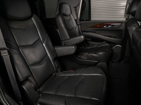 Used 2018 Cadillac Escalade Premium Luxury image 25