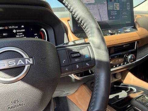 Used 2025 Nissan Rogue Platinum w/ Tech Package image 31