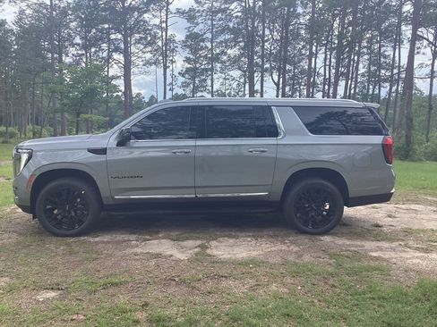 New 2026 GMC Yukon XL Elevation w/ LPO, Elevation Black Package RWD image 2