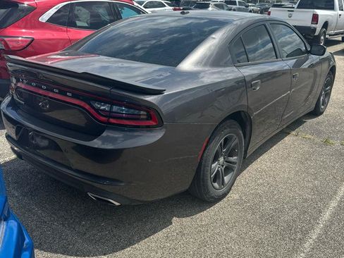 Used 2019 Dodge Charger SXT RWD image 4