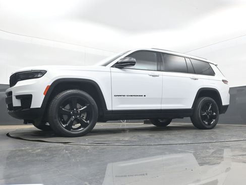 Used 2024 Jeep Grand Cherokee L Laredo image 21