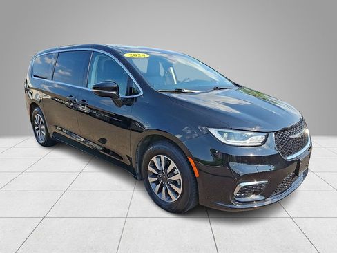 Used 2024 Chrysler Pacifica Limited FWD image 5
